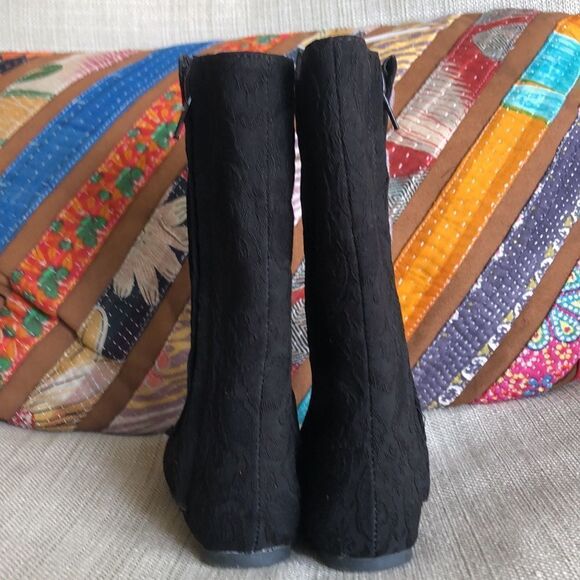 Joyfolie “Leighton in Black” Lace Baby Boots - Picture 3 of 9